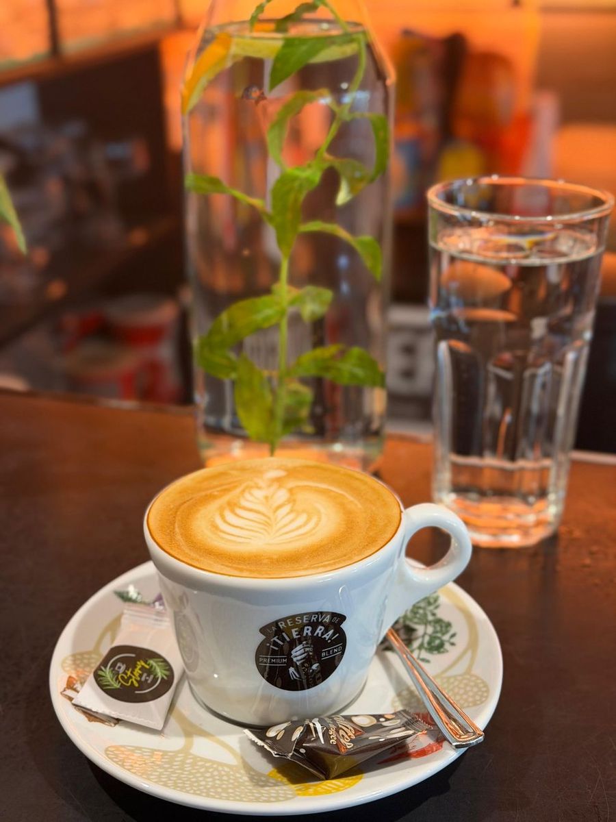 Cappuccino sa latte art u šoljici